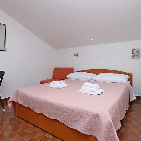 Apartments With A Parking Space Kornic, Krk - 415 Exterior foto