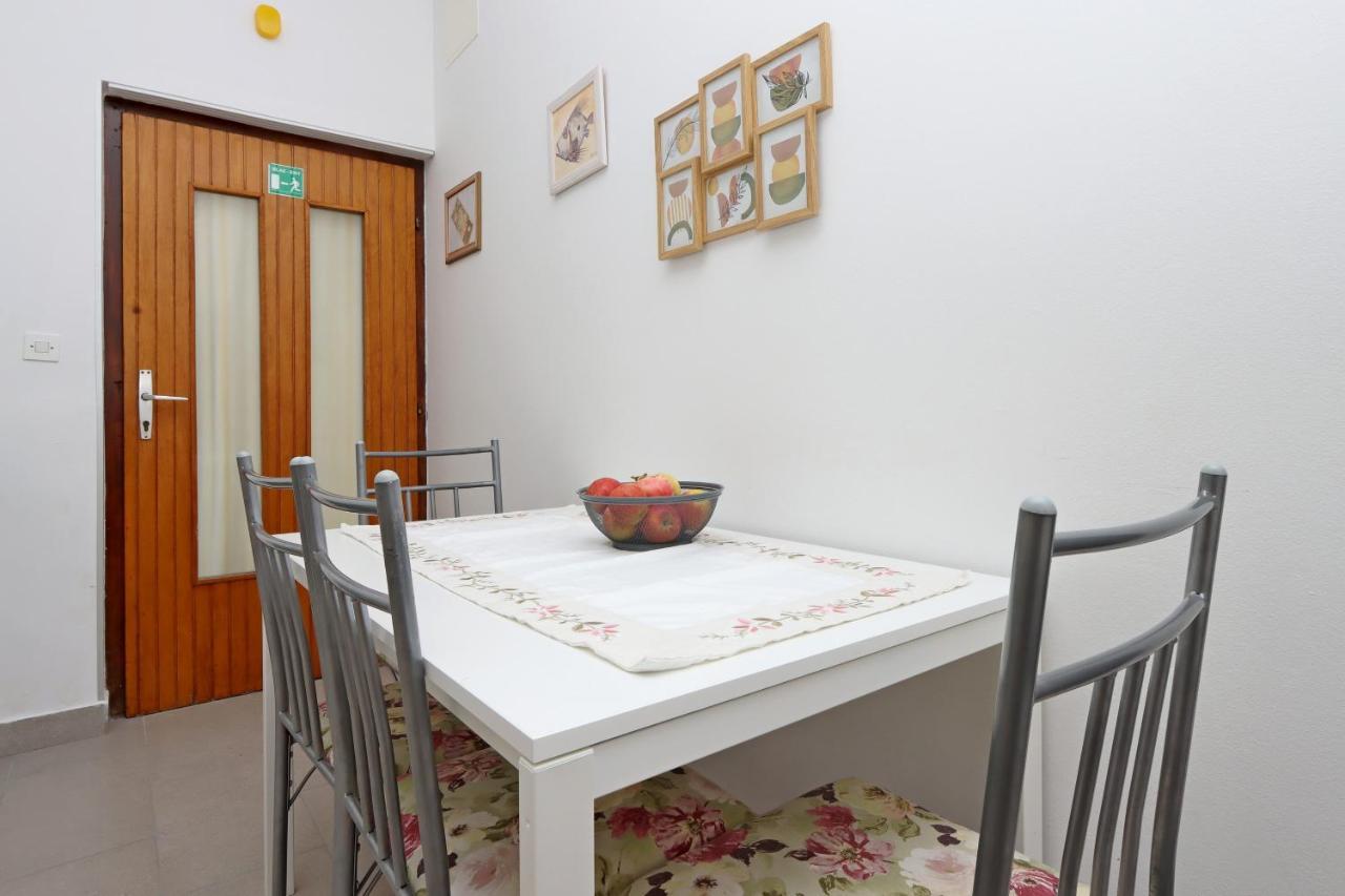 Apartments With A Parking Space Kornic, Krk - 415 Exterior foto